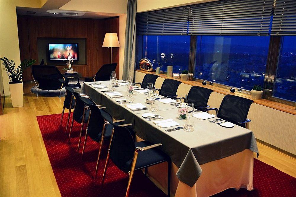 פראג One Room Hotel מראה חיצוני תמונה