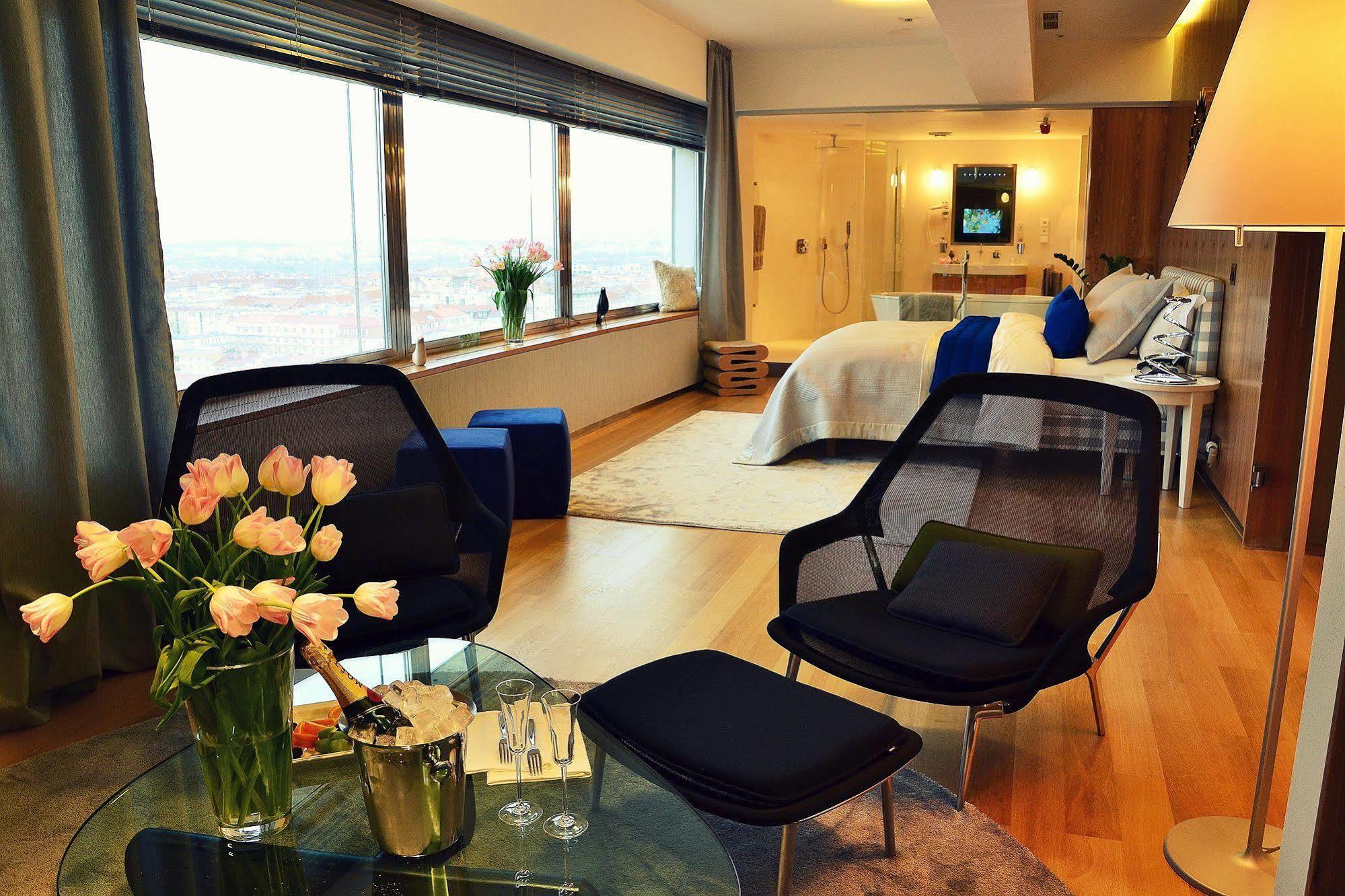 פראג One Room Hotel מראה חיצוני תמונה